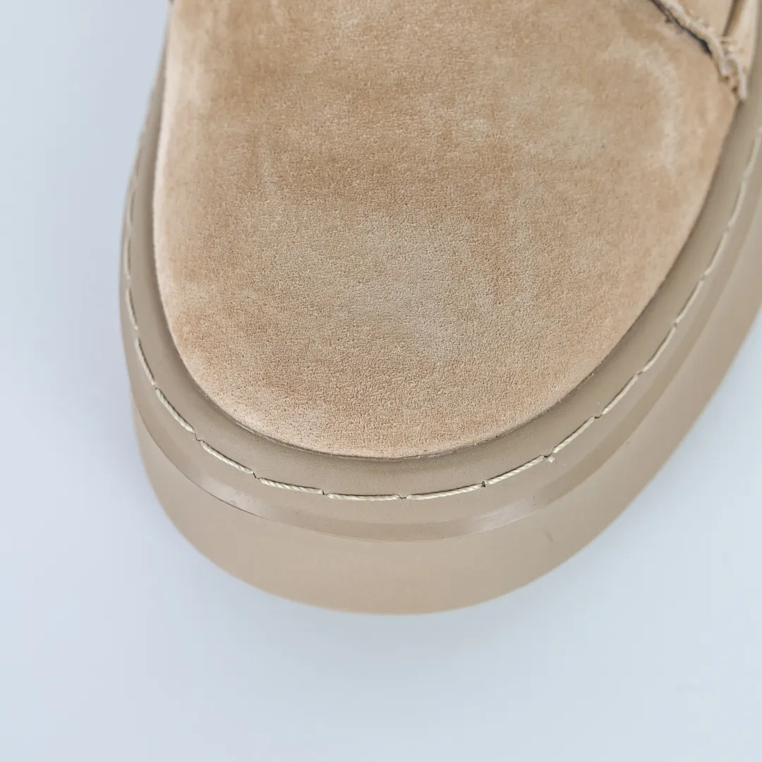 Copy price 💰600 Core recommendation Good price Timberland Timberland/Timberland customized model Outdoor mid-top casual Martin boots series The fabric is made of frosted fine-grained cowhide with anti-odor and anti-corrosion genuine leather latex insoles to give you a perfect wearing experience. Quality is exquisite and durable. A must-have for sportsmen. Specializes in not looking handsome. High-quality and first-class foot feel. Size: 39 40 41 42 43 44 (leather shoe size)